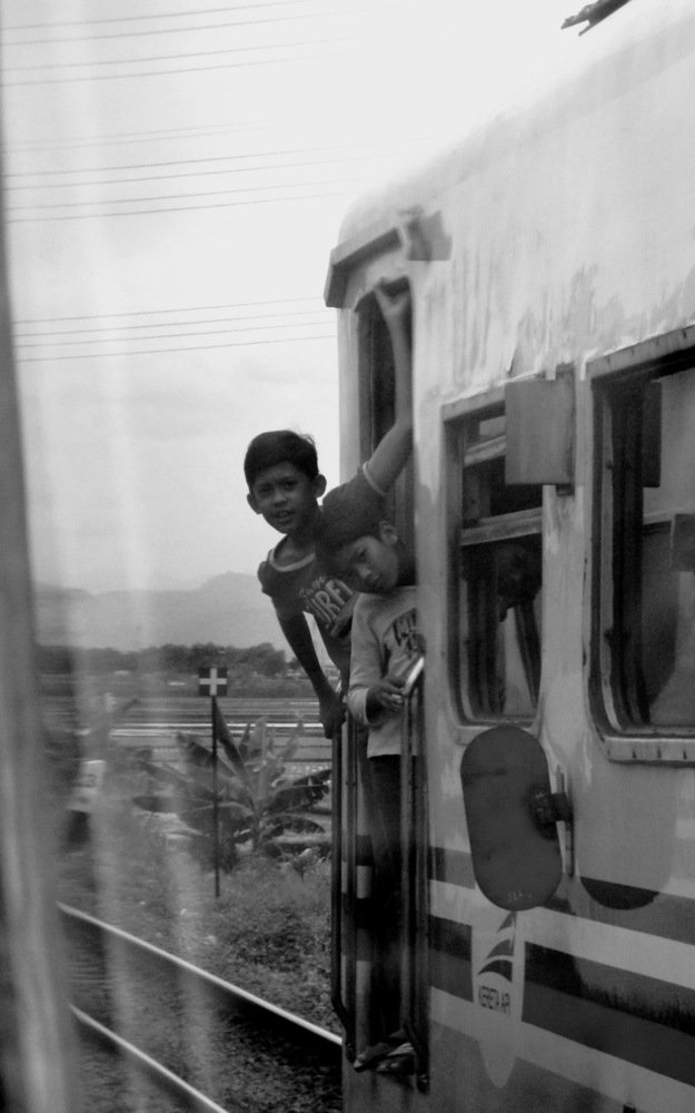 Children at the train