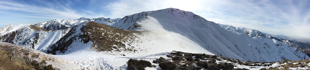 Пик Фурманова зимой.