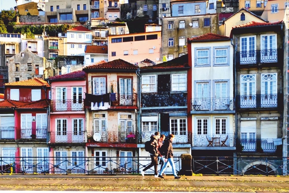 Компактная застройка города Порту, Португаляия