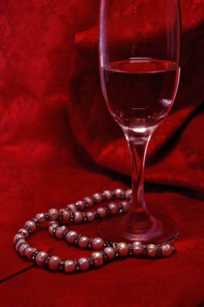 Бокал и жемчуг