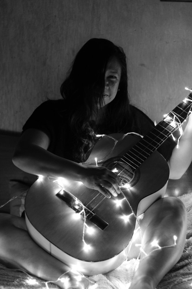 Feliz tocando mi Guitarra