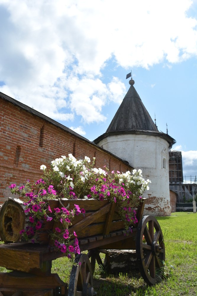 Старые стены