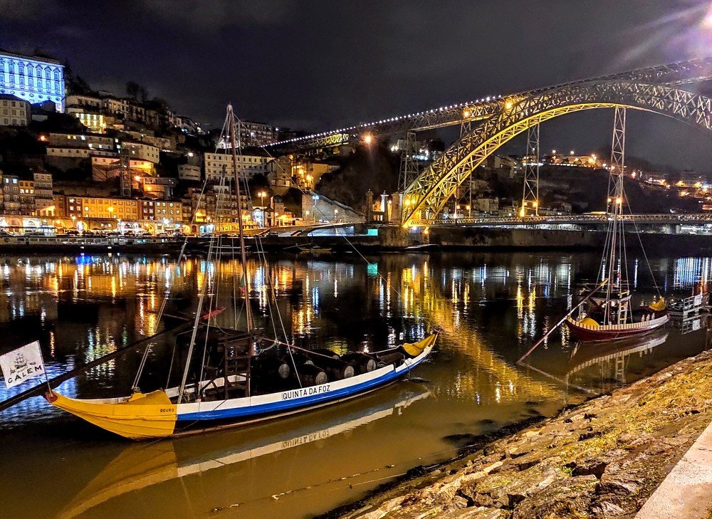 Порту. Ночь. Отражения