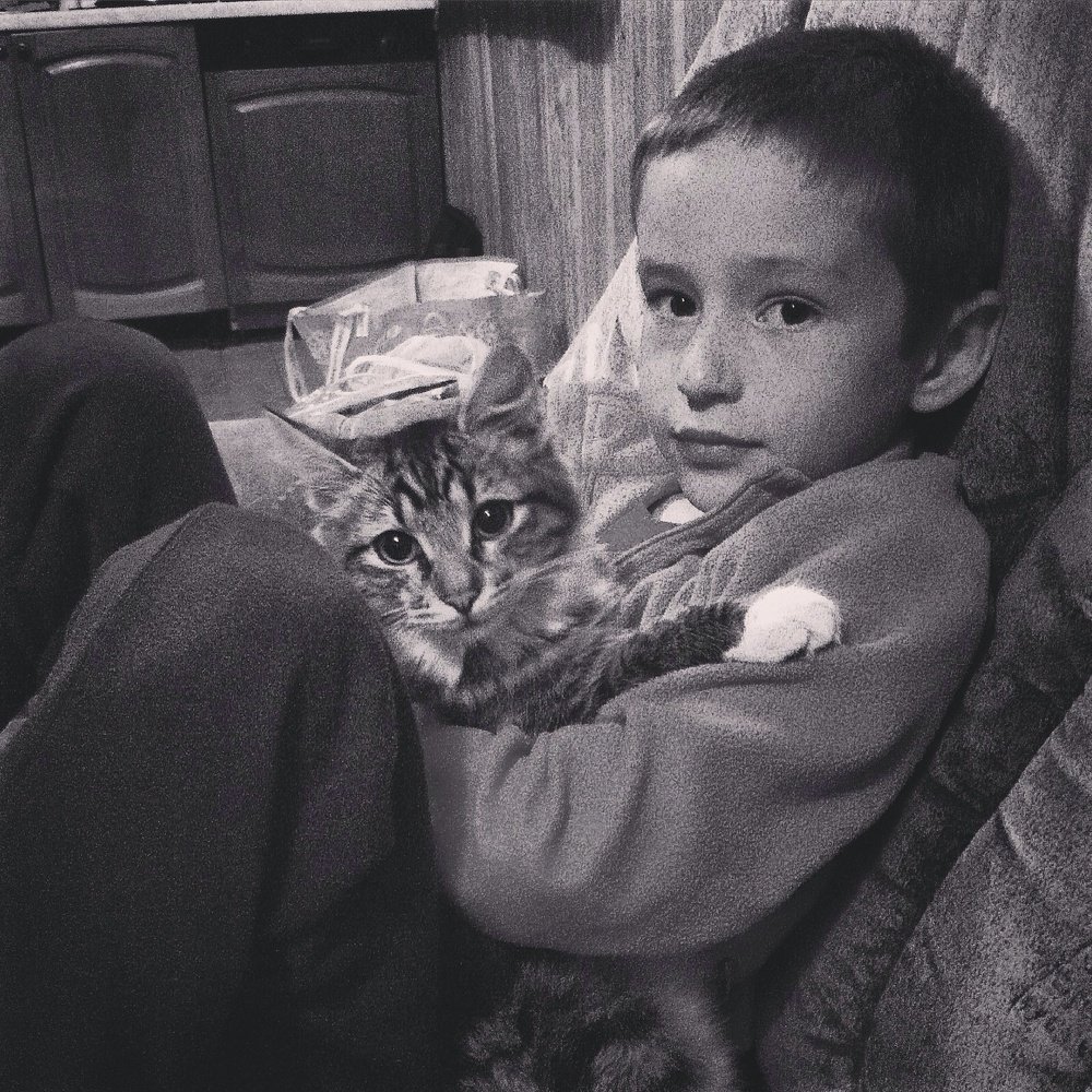 Сын и кот.
