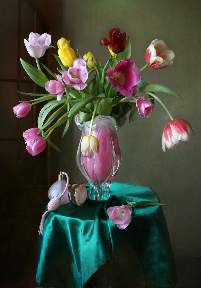Тюльпановый март