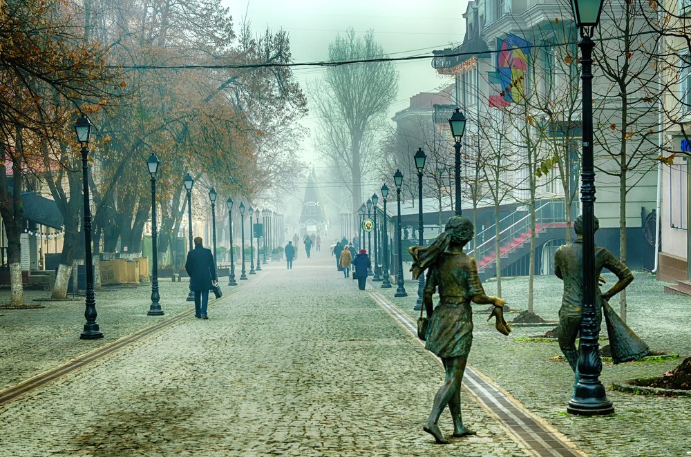 Туман на аллее свиданий. Кишинёв