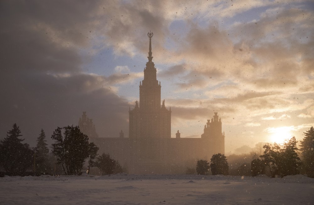 МГУ в снегопад