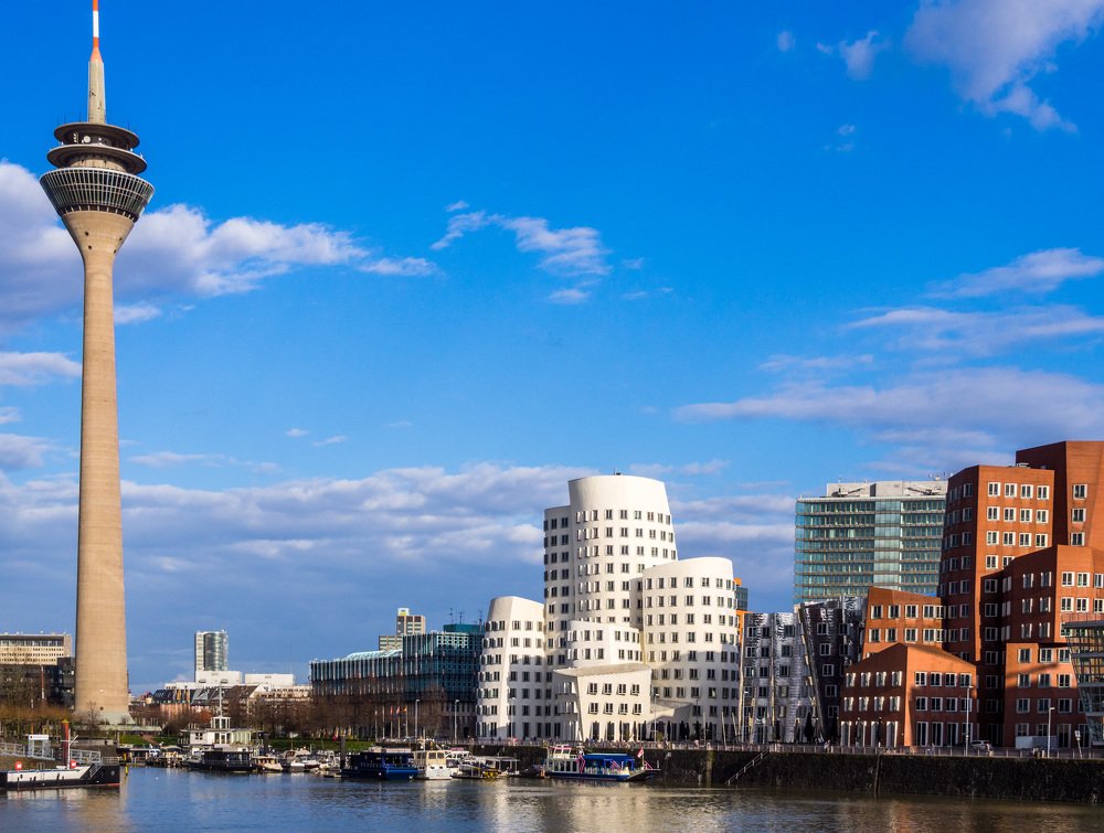 Танцующие дома