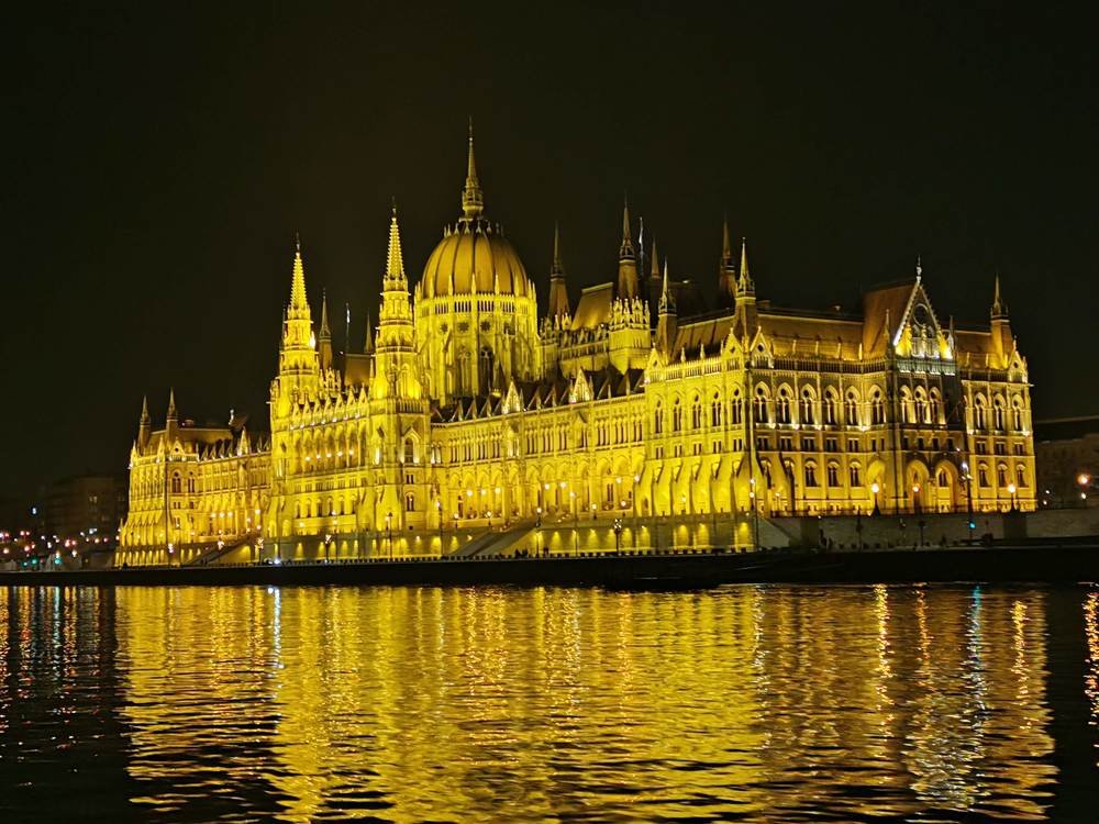 Ночная прогулка вдоль набережных Будапешта
