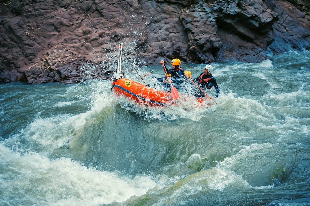 Там за городами