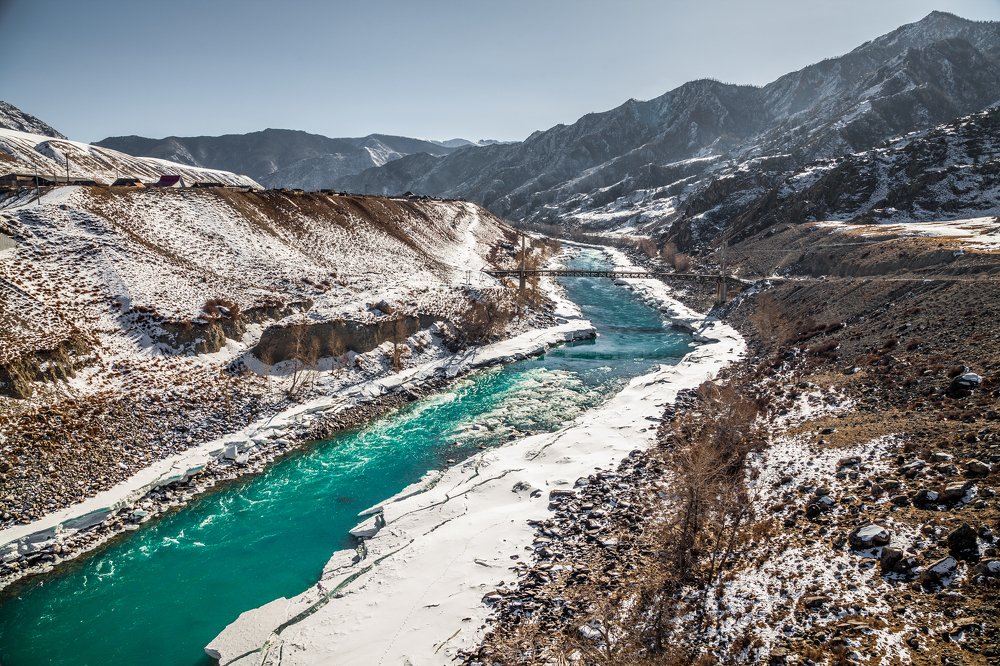 река Катунь нереального цвета