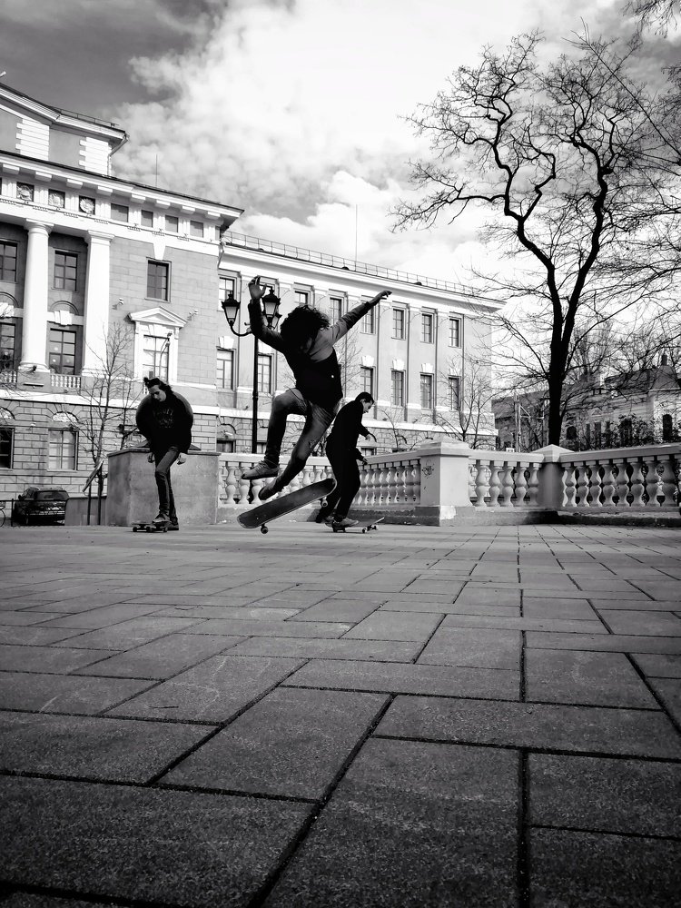 Уличные скейтеры