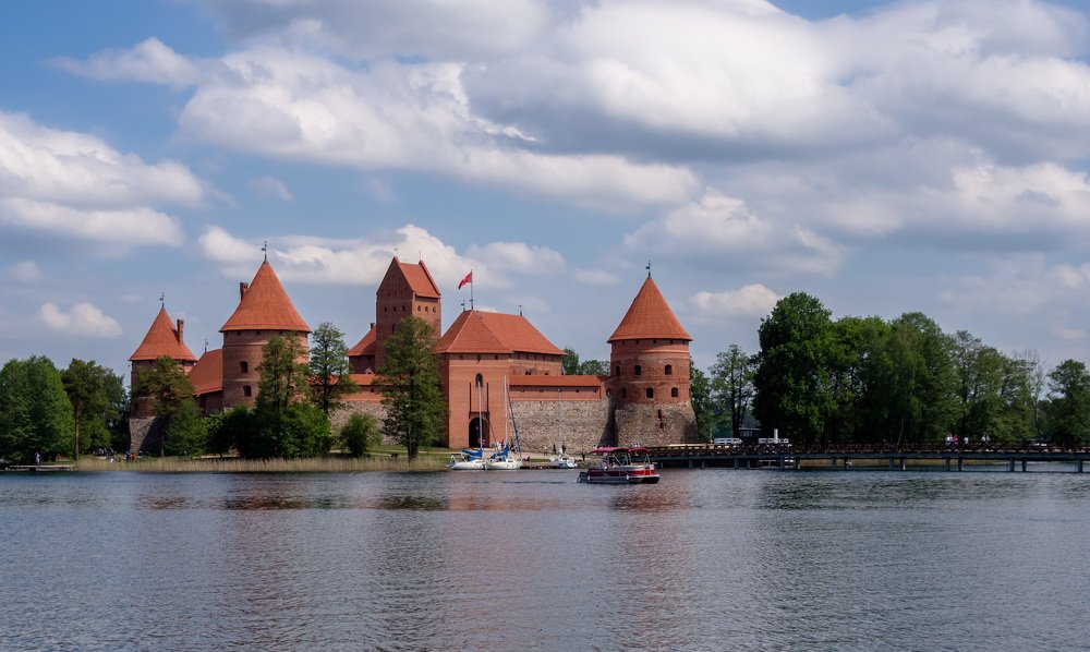 Замок на озере