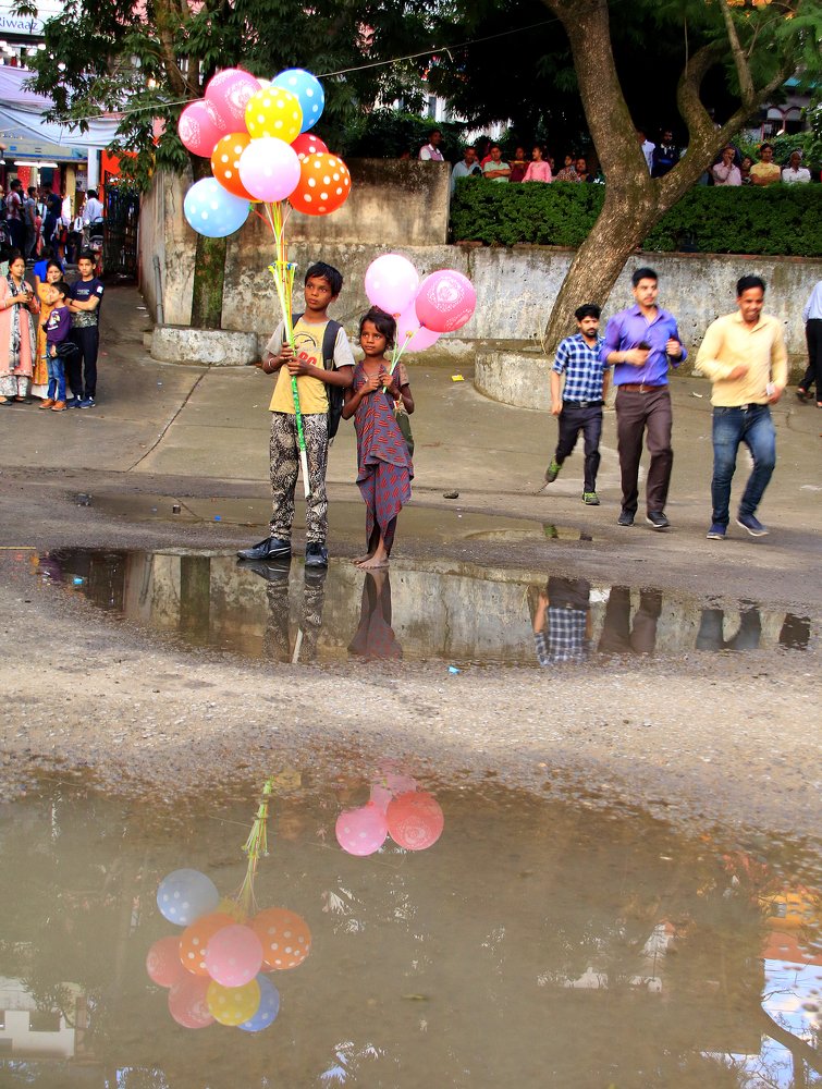 Balloon seller brother sister