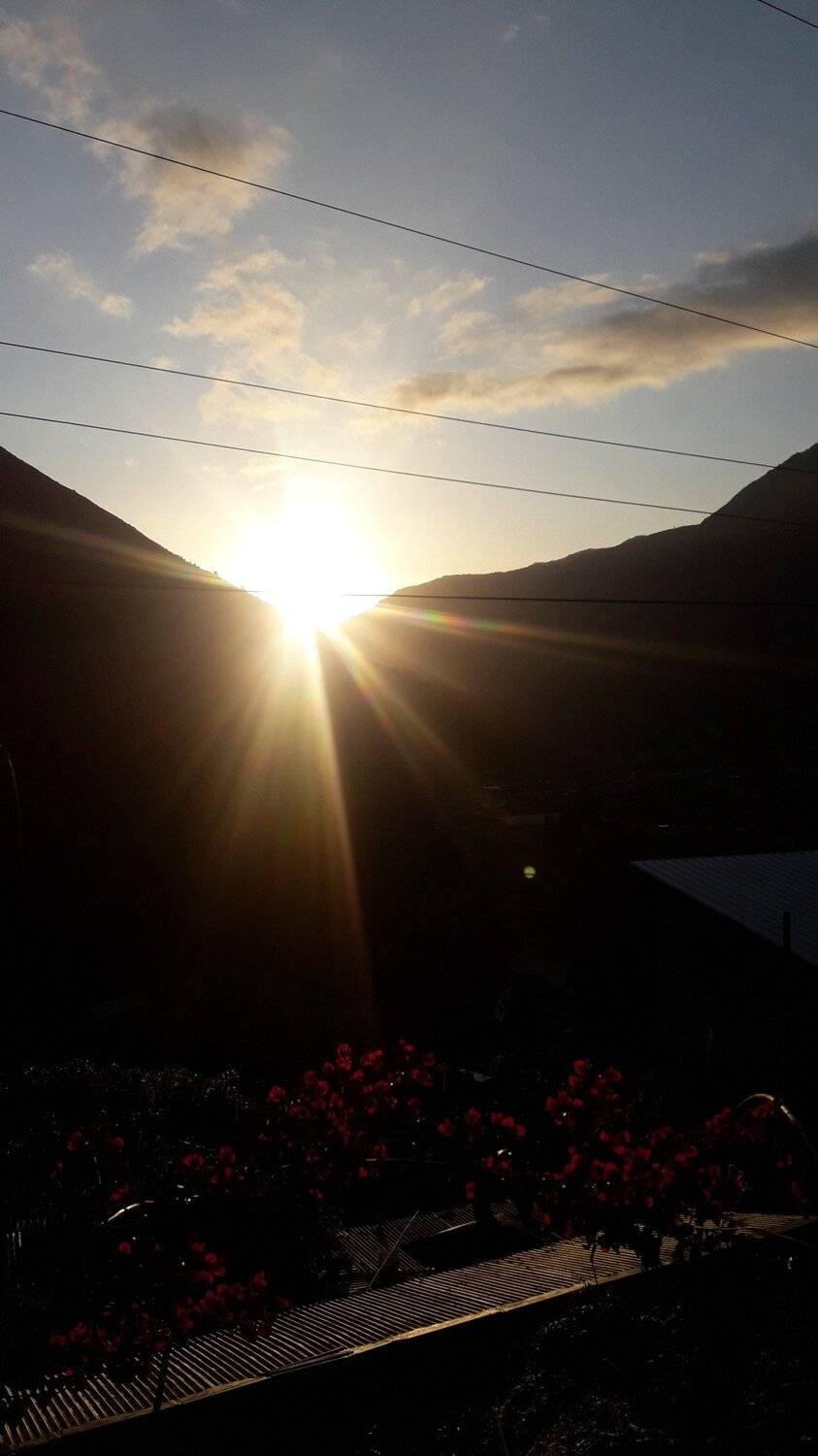 El sol brilla
