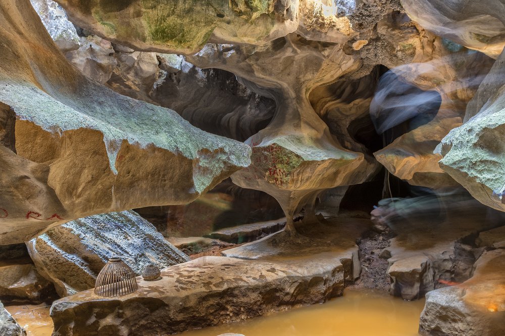 Son Tra Cave in Dry season_2