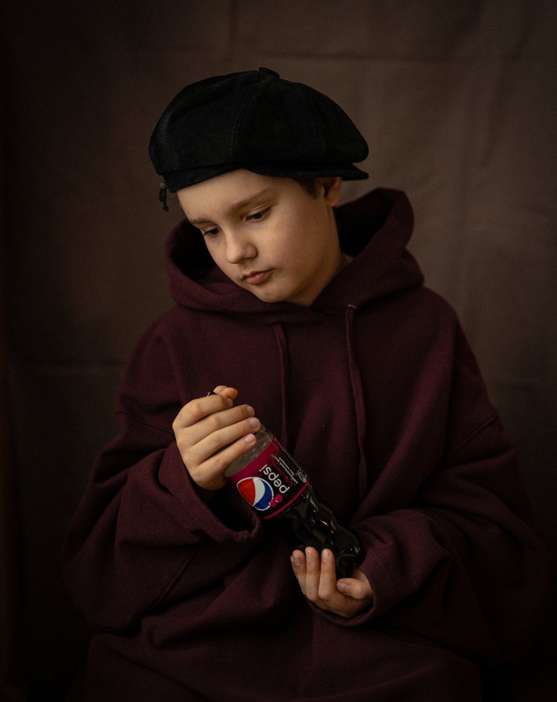 Портрет мальчика с колой