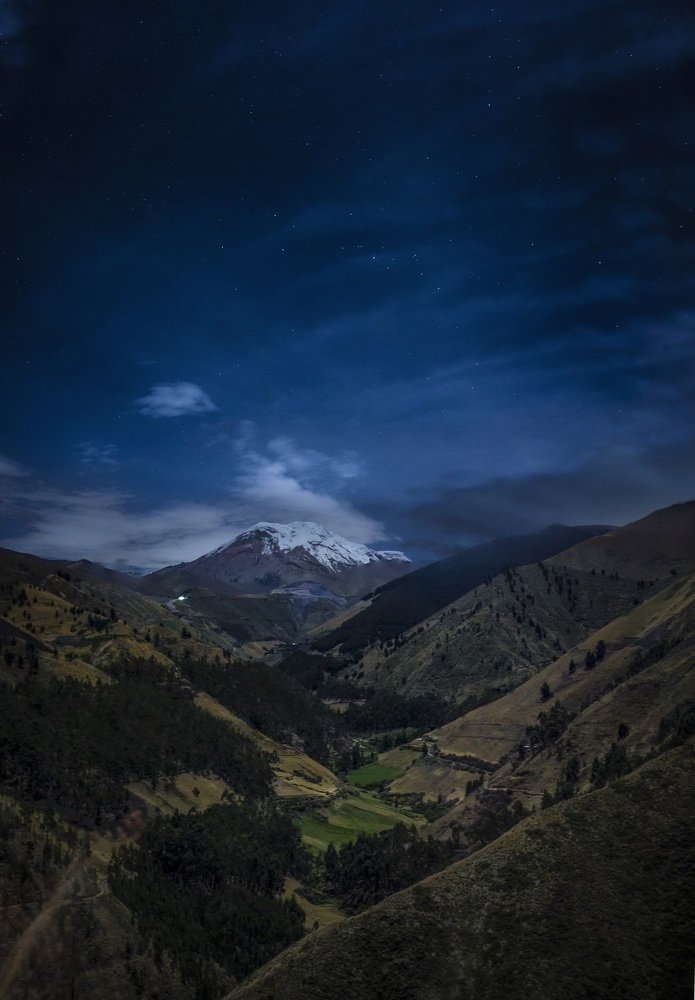 Camino al Taita Chimborazo y sus estrellas.