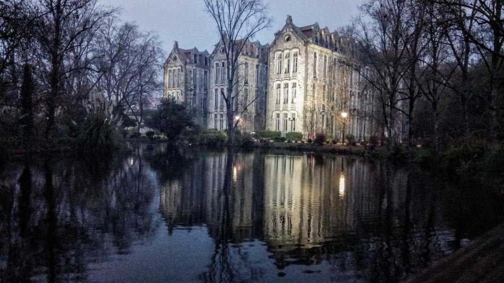 O silêncio da noite é o aconchego da alma.