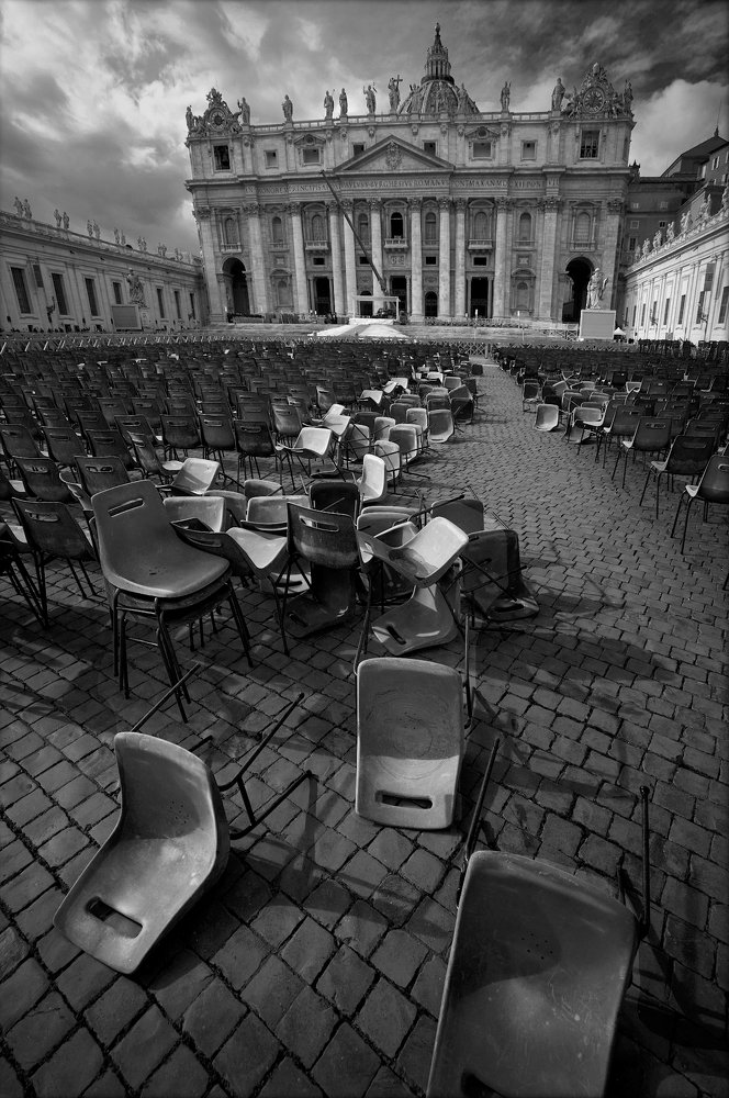 Ватикан....покинули...