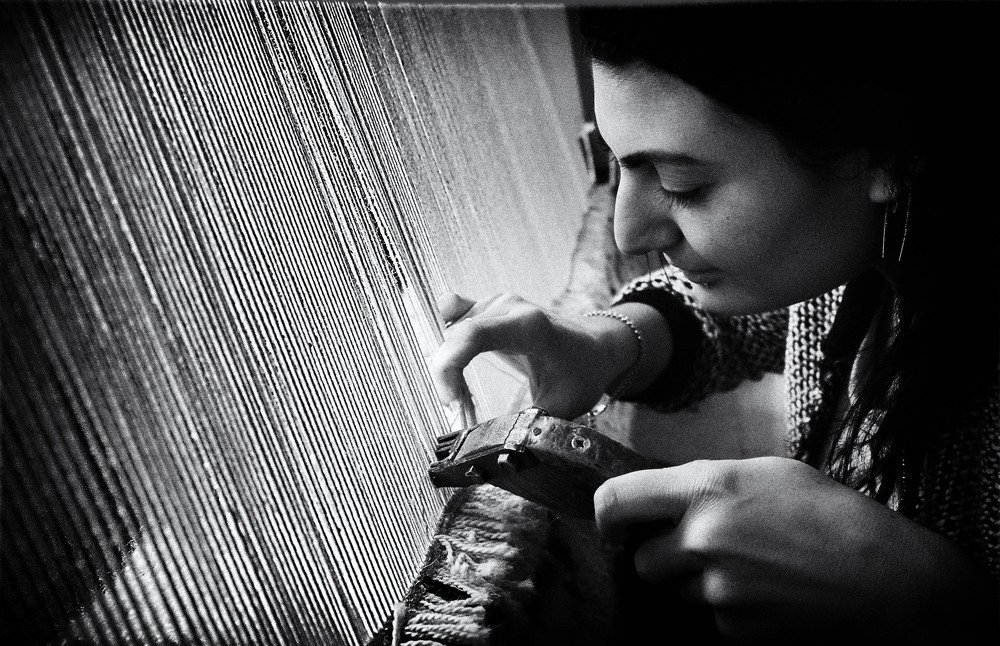 ^^ Halı dokuyan kız...