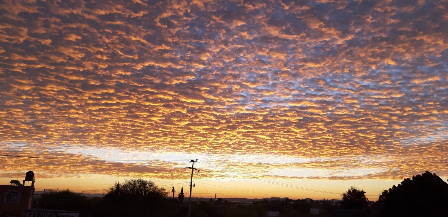Olas de fuego sobre el cielo