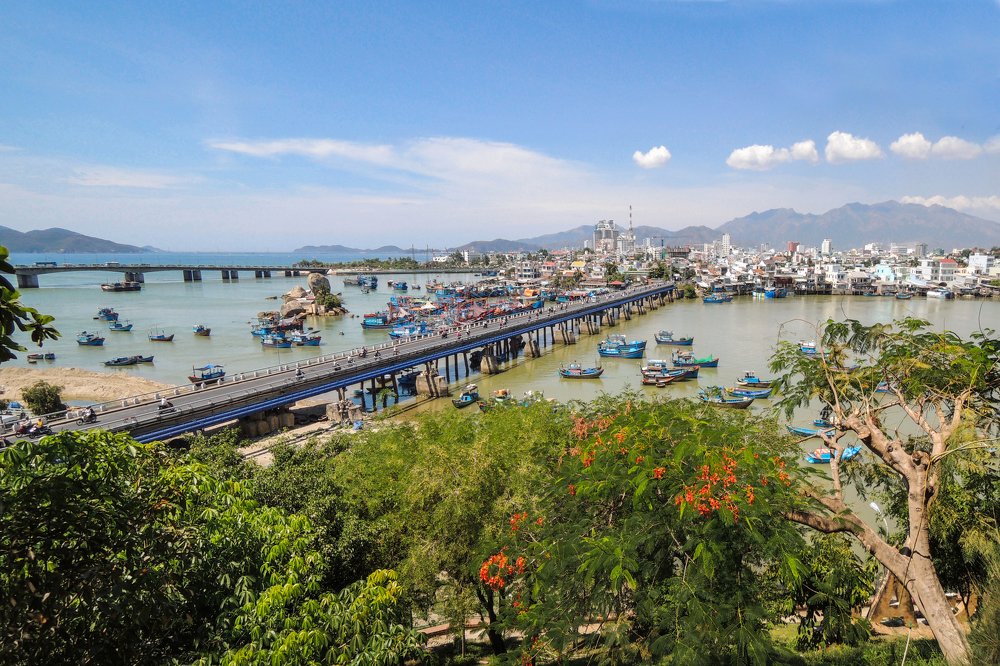 Мост в Нячанге. Вьетнам.