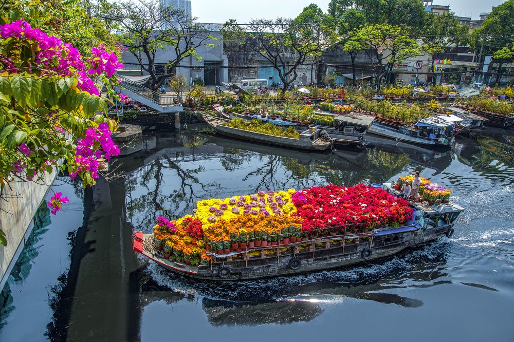 Thuyền hoa ngày xuân