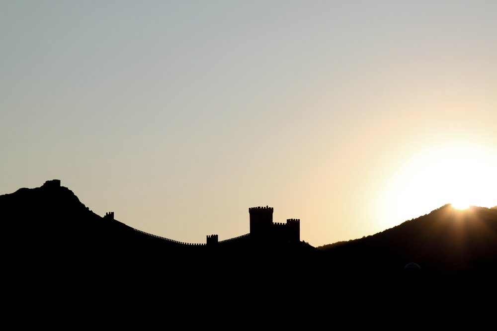 Генуэзская крепость на закате