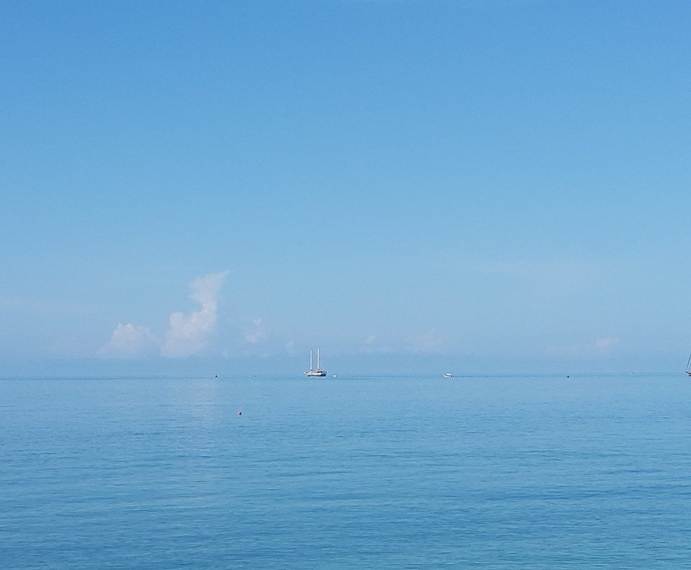 Like always i watch in the sea