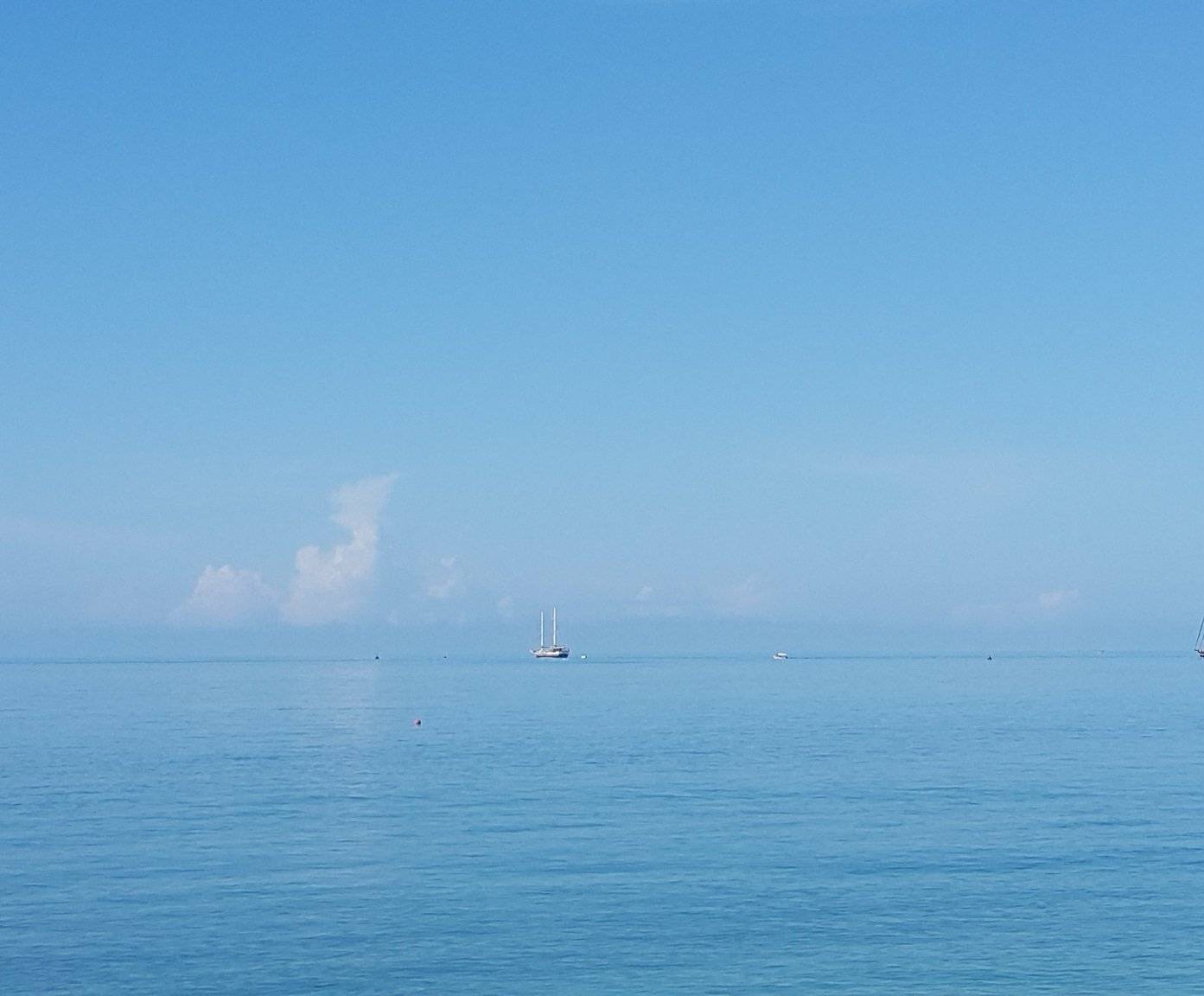 Like always i watch in the sea