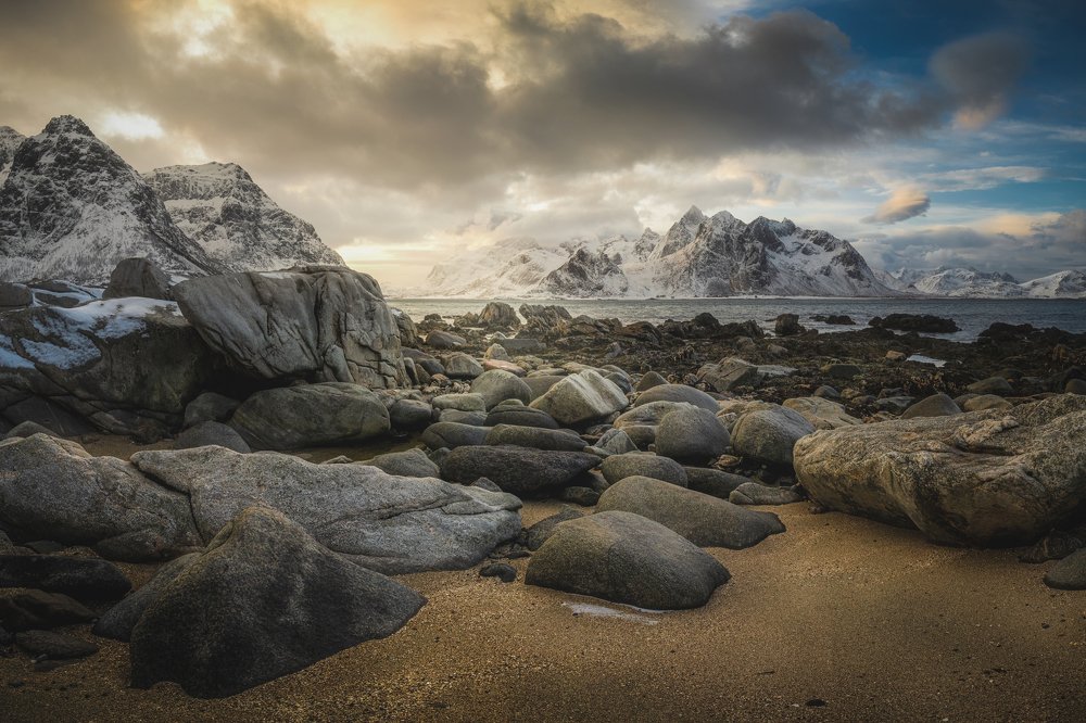 Dynamic weather of Lofoten
