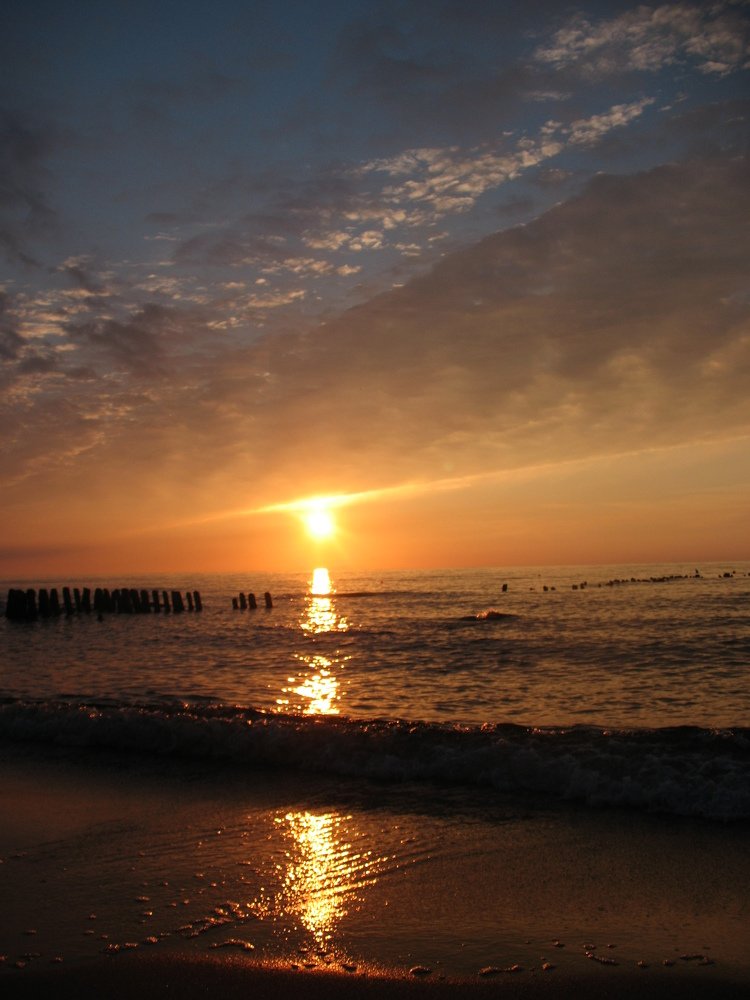 Бежит дорожка по волнам!