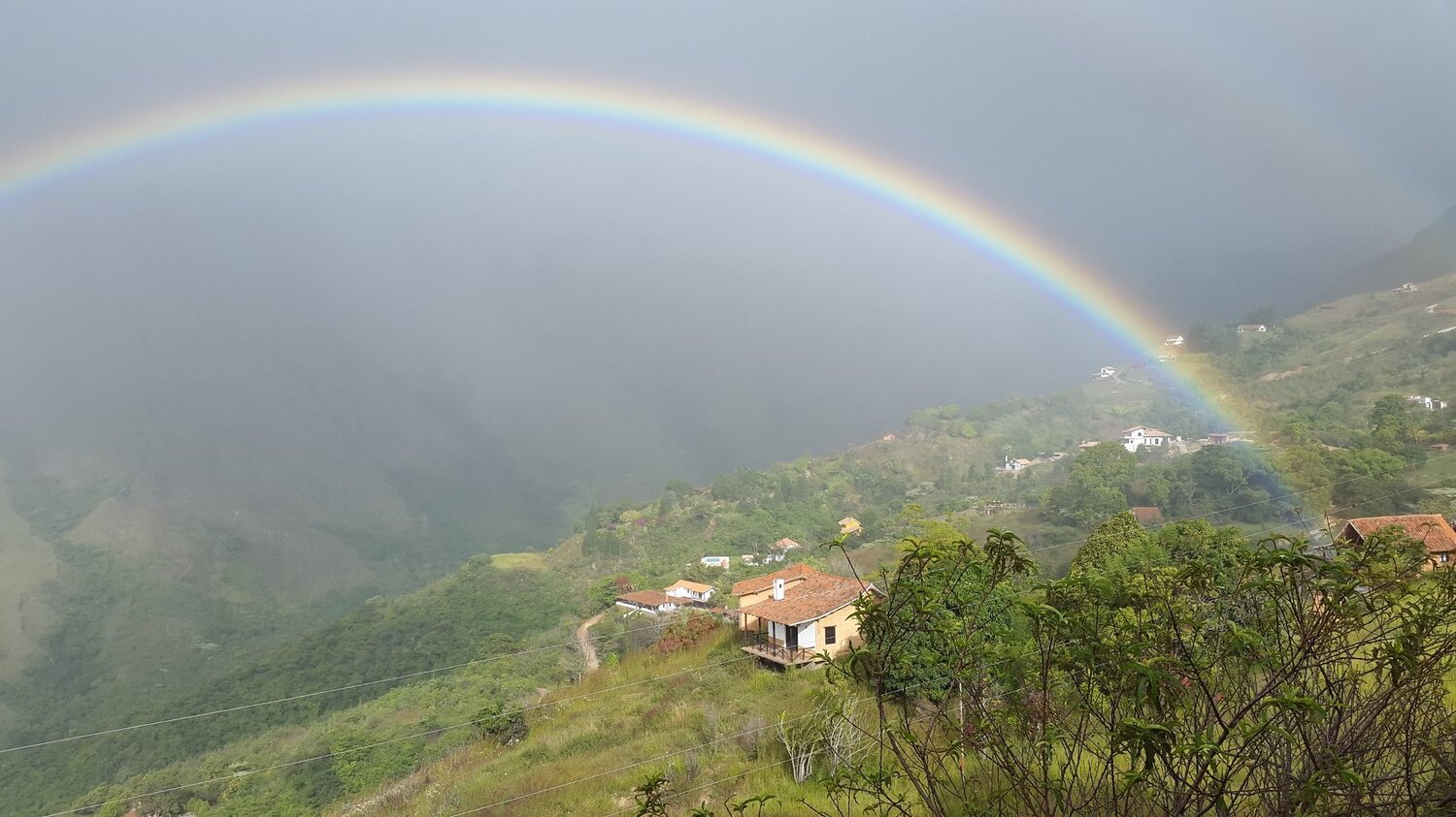 Mañana de Arco Iris en Loma Brisa