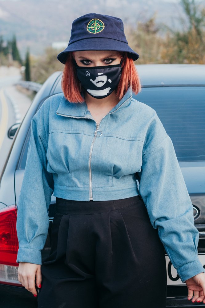 Поймана у машины