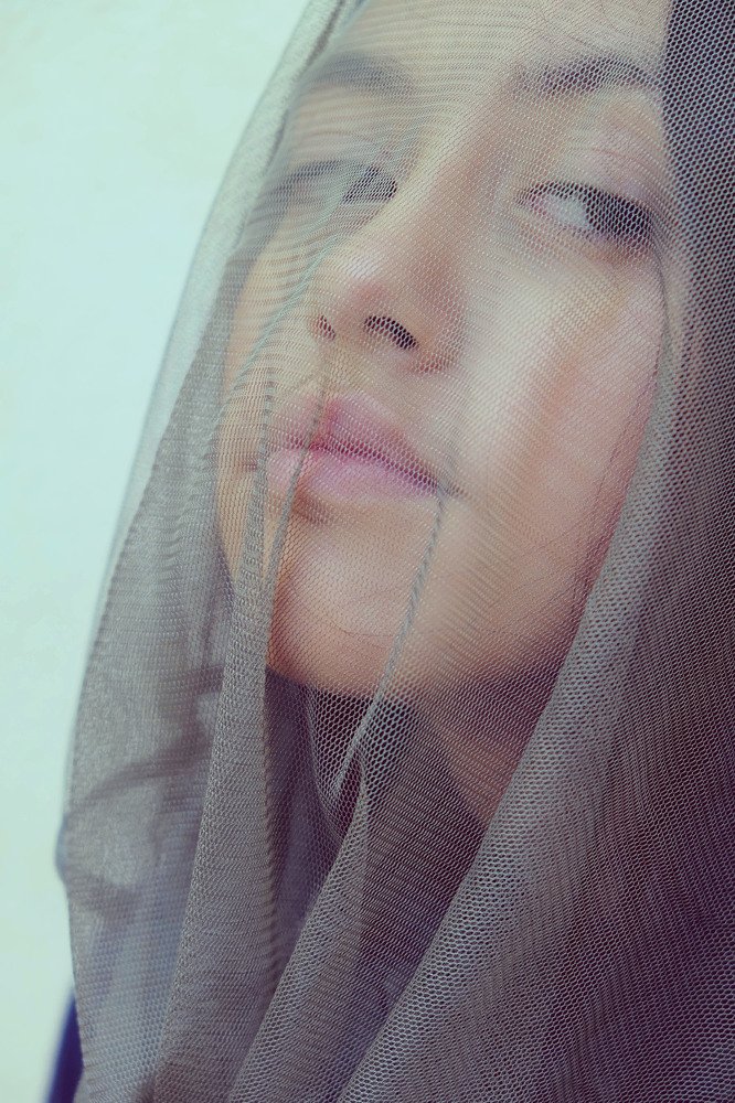 Когда смотришь сквозь вуаль