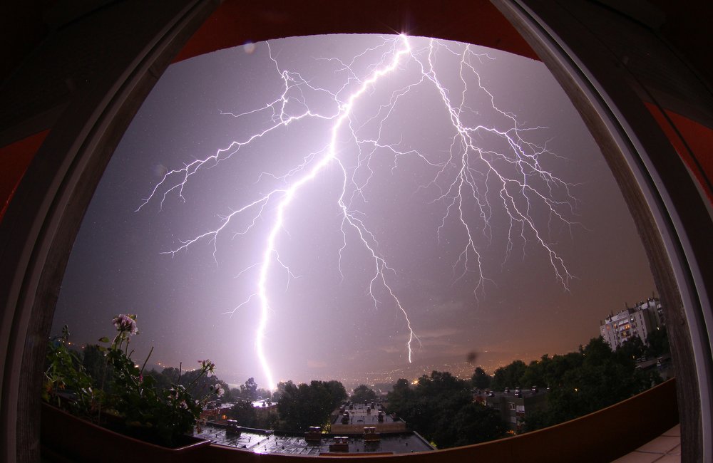 thunder at the night