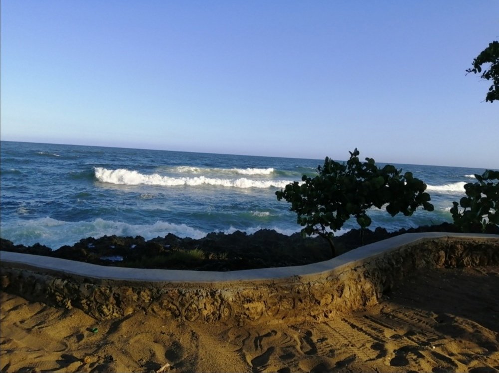 Sombra en el malecón