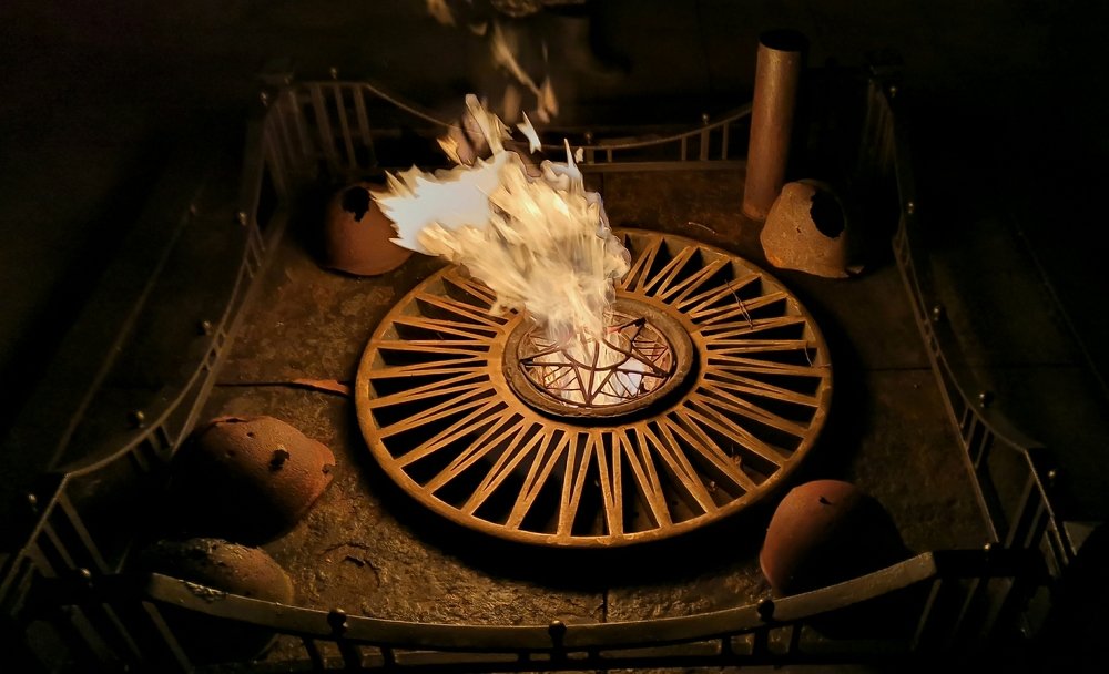 Вечной памяти вечный огонь