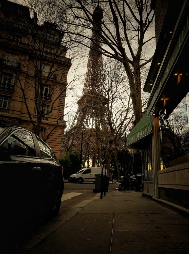 Hermosa París y la gran torre eiffel