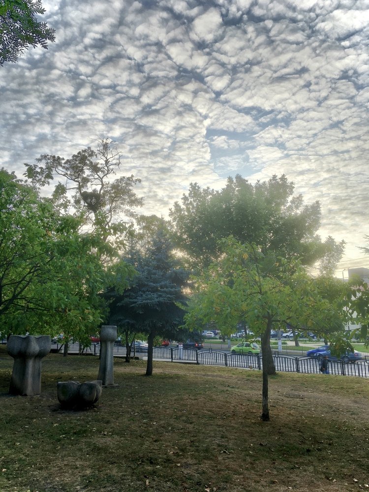 Под облаками / Under the cloud