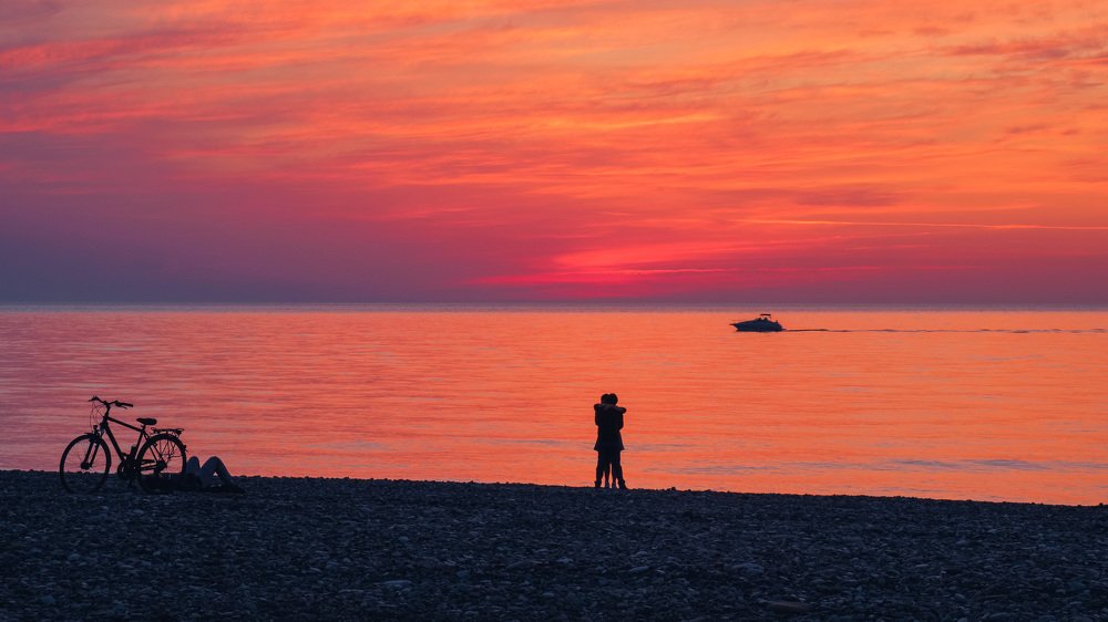 Безмятежность летнего вечера на море