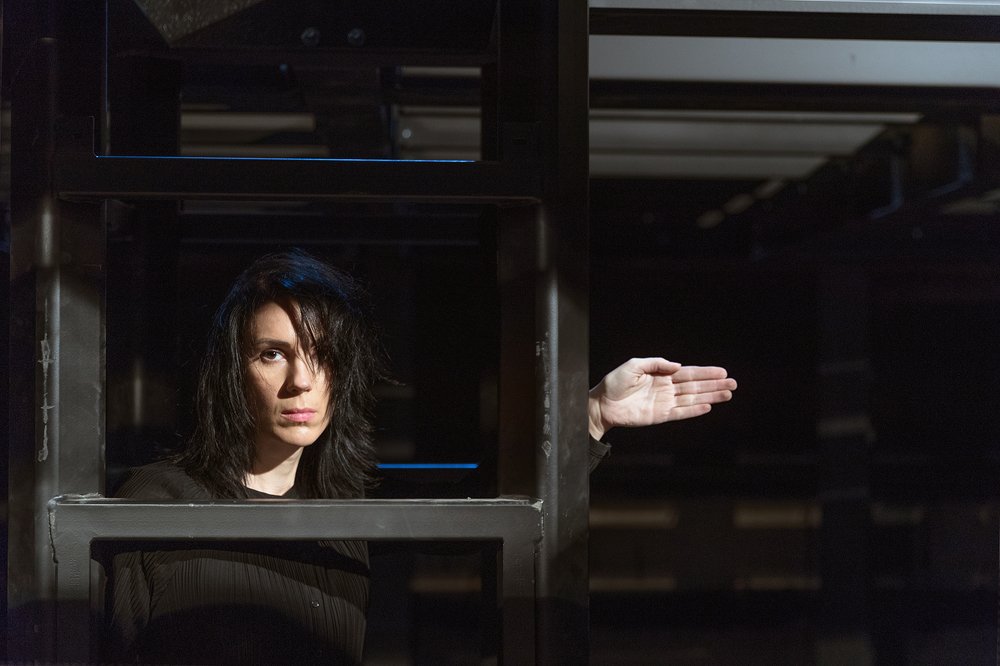 Poltora metra pod scenoj