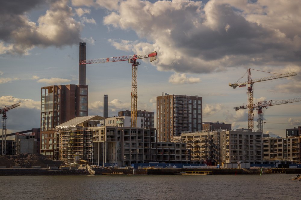 Город строится