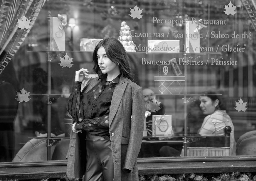 Кафе, девушка, витрина.