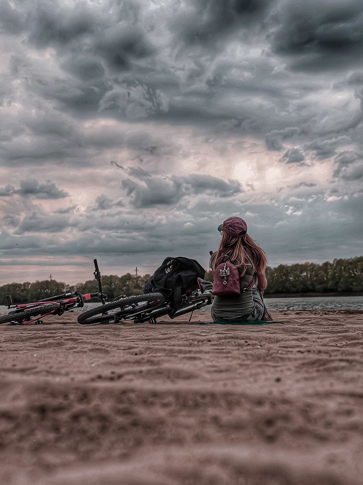 Вечерний пейзаж на берегу реки