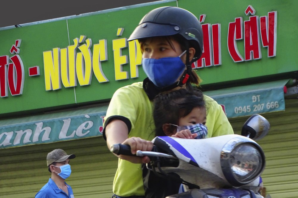 Ra khỏi nhà trong mùa dịch