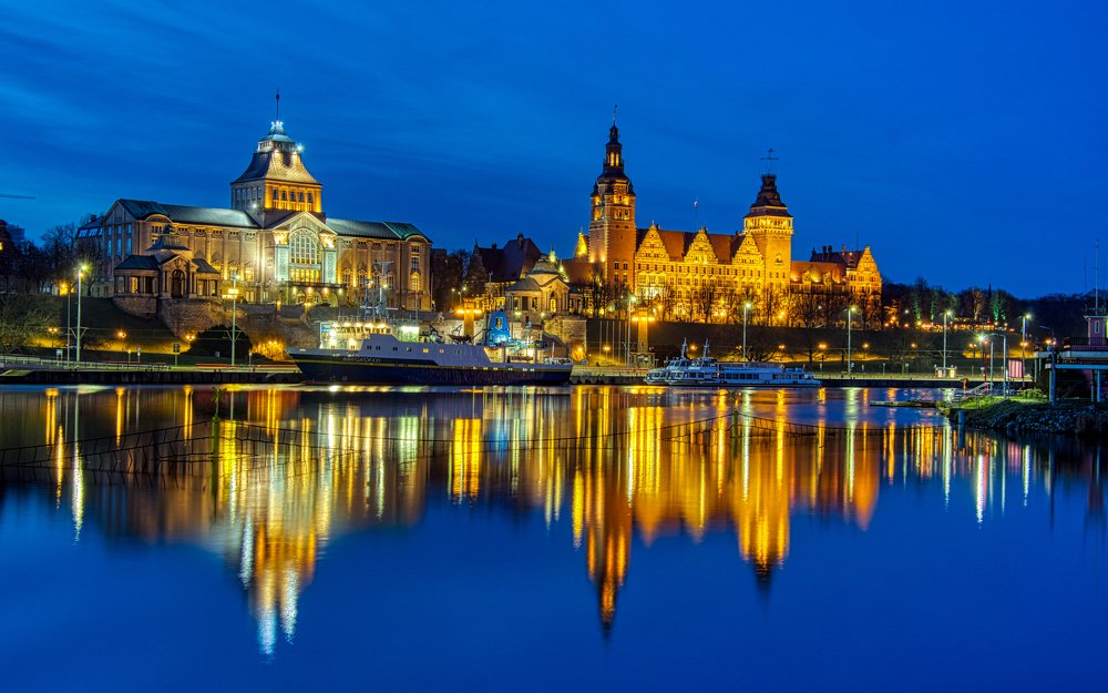 Photograph by Aliaksandr Savin