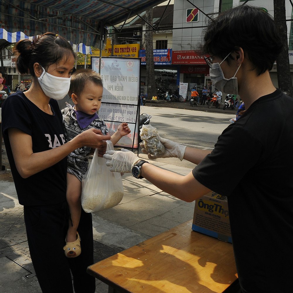 LÁ LÀNH ĐÙM LÁ RÁCH MÙA DỊCH COVID-19