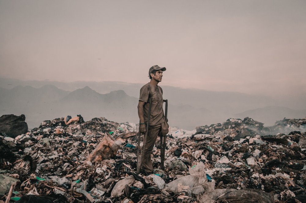 EL DÍA A DÍA DE UN PADRE DISCAPACITADO PARA SACAR ADELANTE A SU FAMILIA